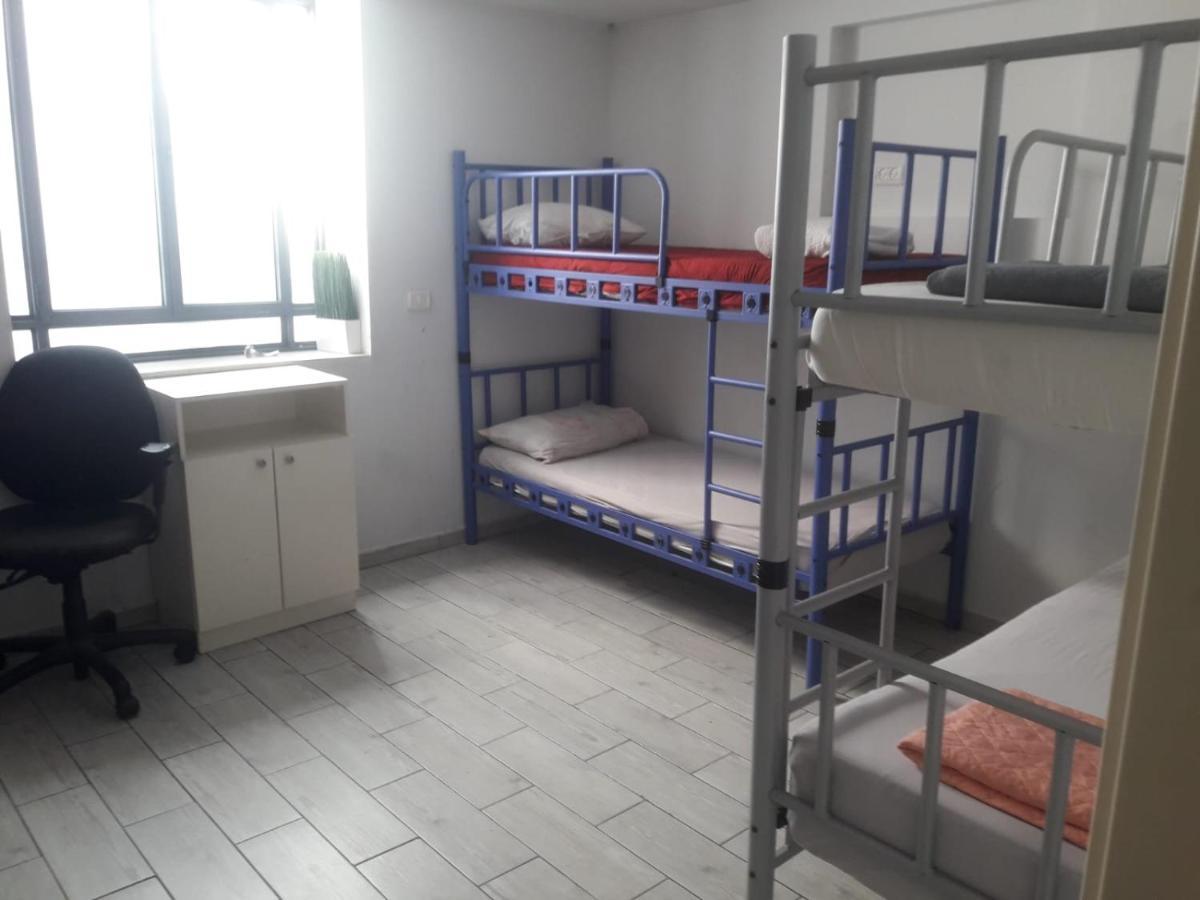 Hostel German Colony Guest House- Private And Dorm