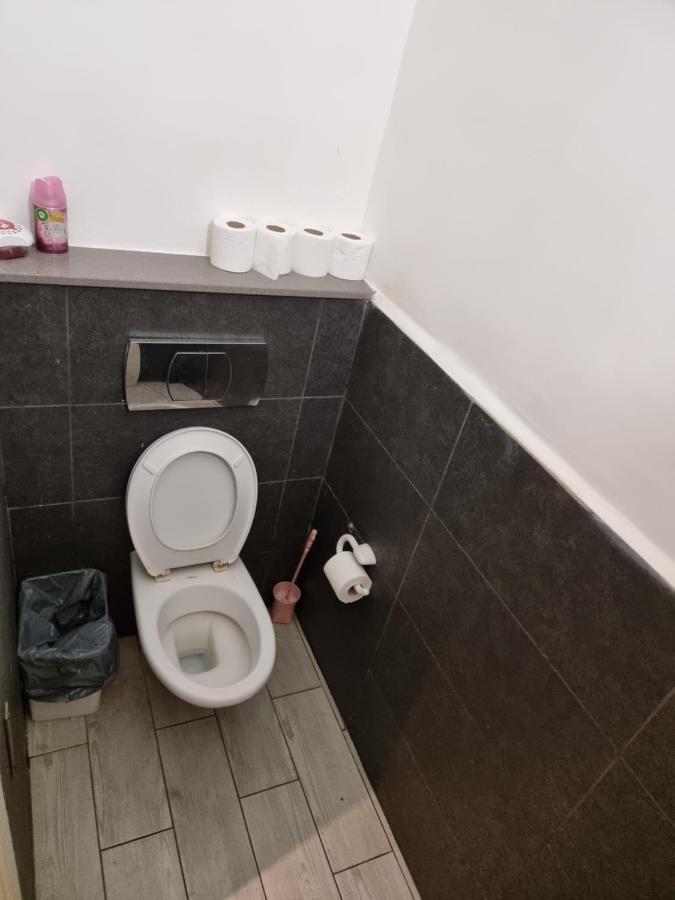 Hostel German Colony Guest House- Private And Dorm *